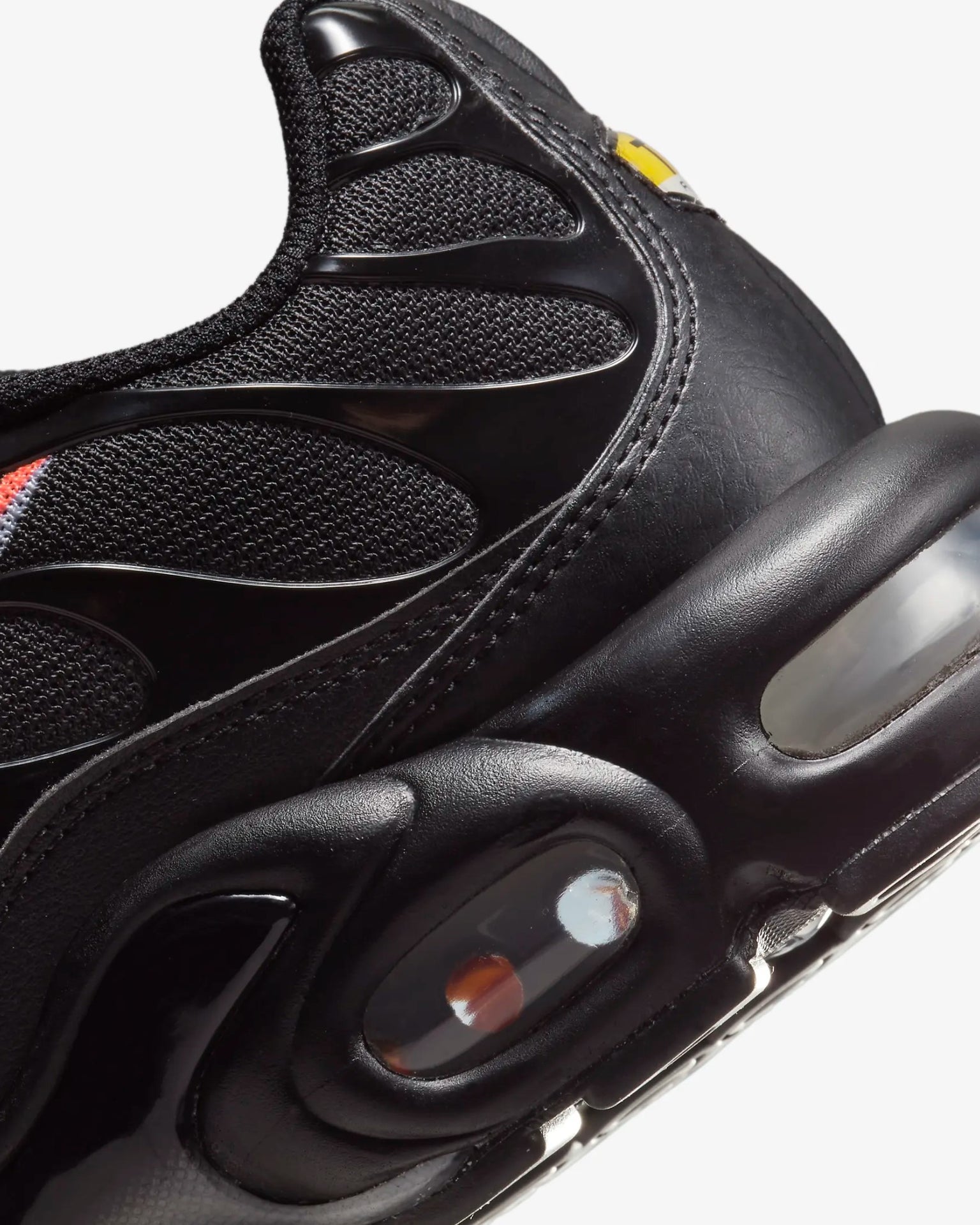 Nike Air Max Plus "Black and Red" Nike